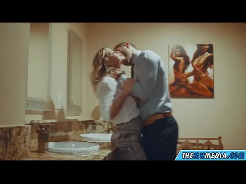 ❤️ Бүкіл аққұба сізді қоғамдық дәретханада азғырғанда ❤️ Шлюздер бойынша бізде ❤